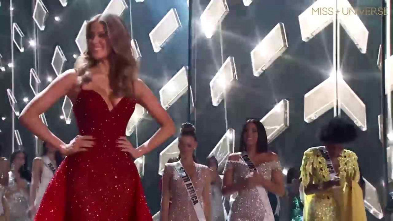 Iris-Mittenaeres-FINAL-WALK-Miss-Universe-19.jpg