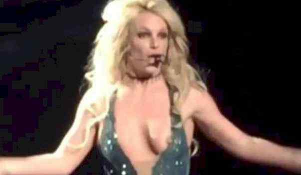 Britney-Spears-Nip-Slip-Free-Gallery-6.jpg